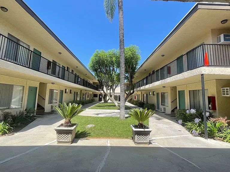 Stone Gate Apartments — Photo 20