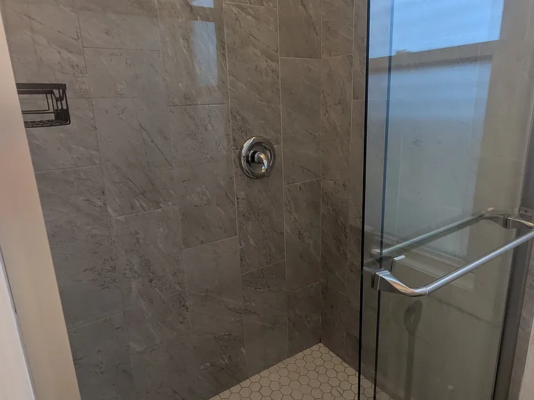1629 W Beach Ave #2F — Photo 8