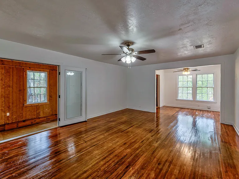 816 Ogden St — Photo 5