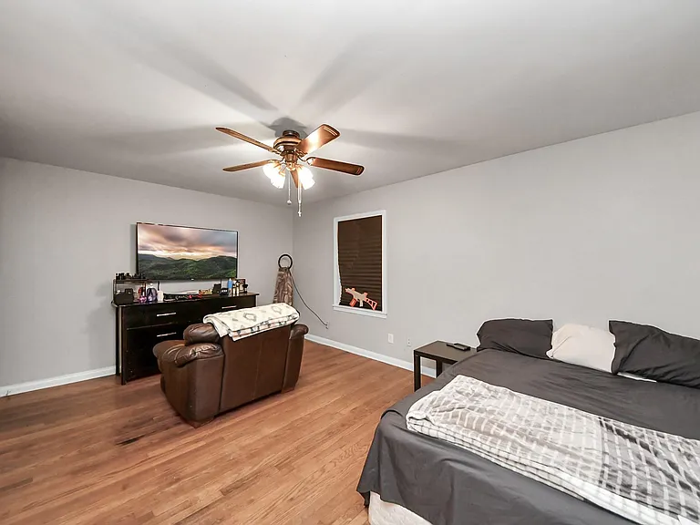 2601 Holly St — Photo 16