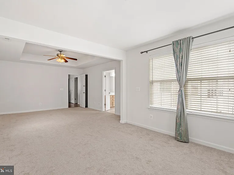 22667 Flowing Spring Sq — Photo 25
