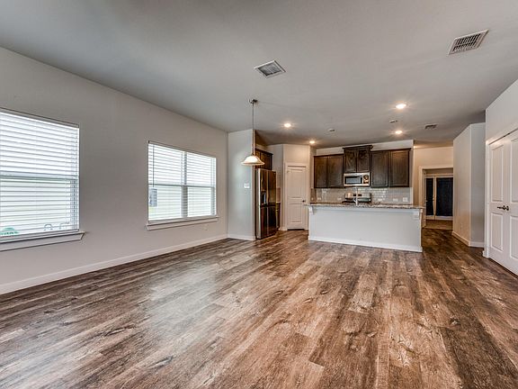 2nd image of 2016 Chandler Dr