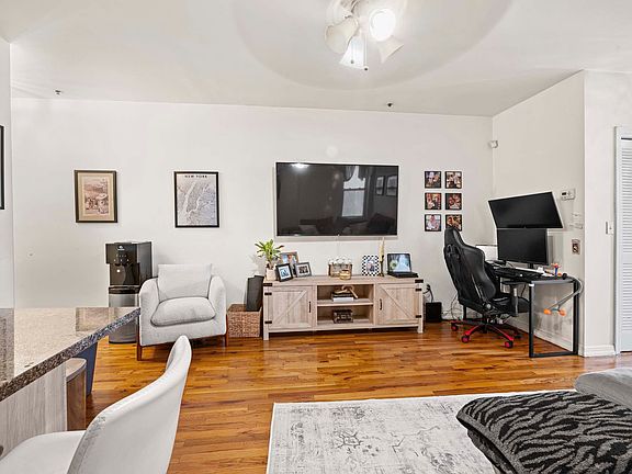 Spacious living room