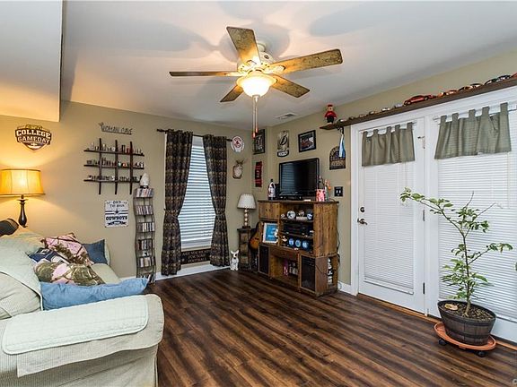 3rd image of 7292 Jackson Arch Dr