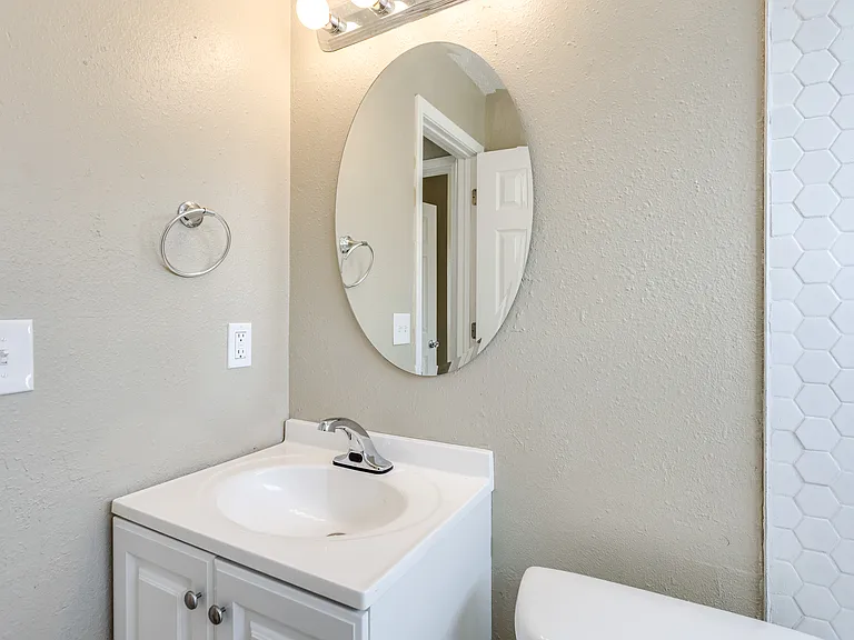 645 Lloyd Ave — Photo 25