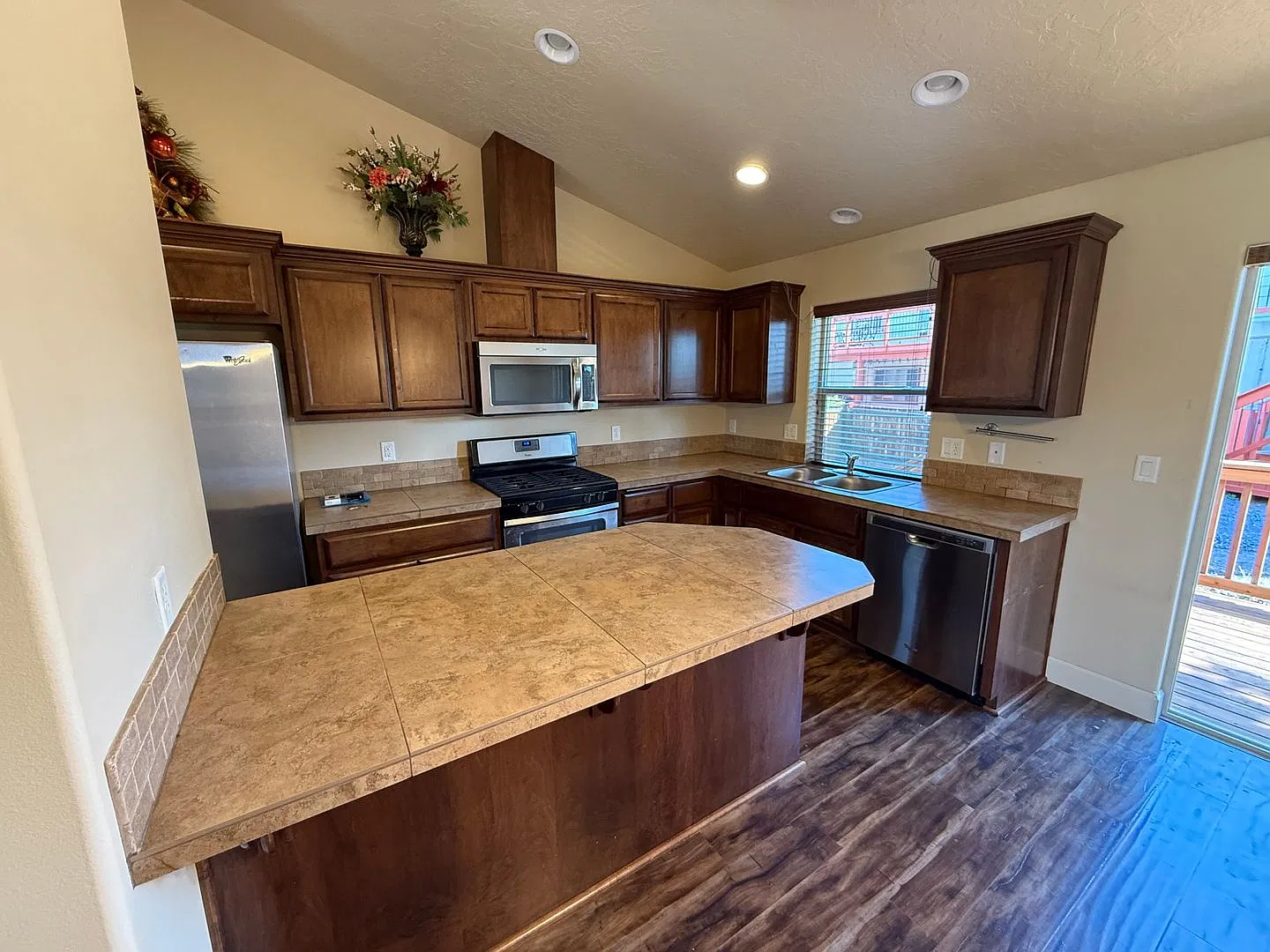 Spacious 4 Bed/3 Bath Single Family Home in NE Bend - Tango Creek — Photo 3