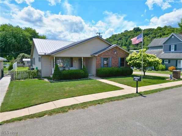 36 W 10th St, Dresden, OH 43821