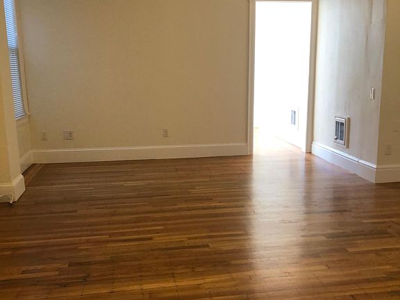 5th image of 700 Steiner St