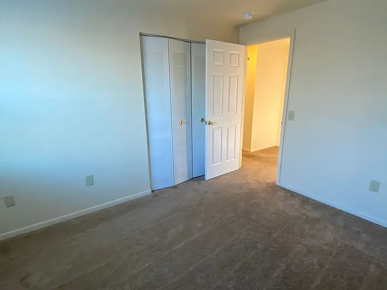 300 Sheridan Park — Photo 16