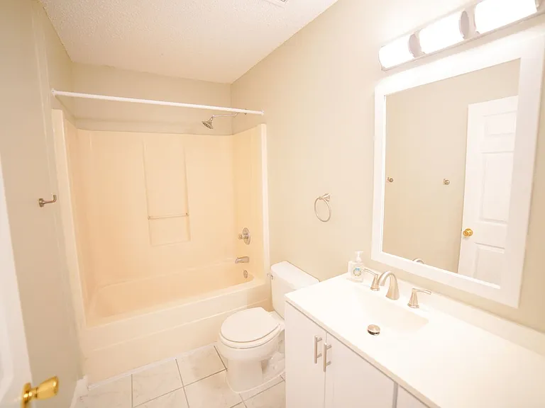 1100 Green Tree Ct #F — Photo 10