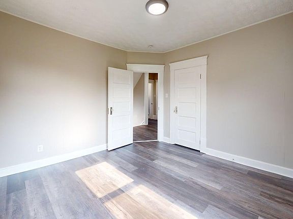 5th image of 1116 Laird St