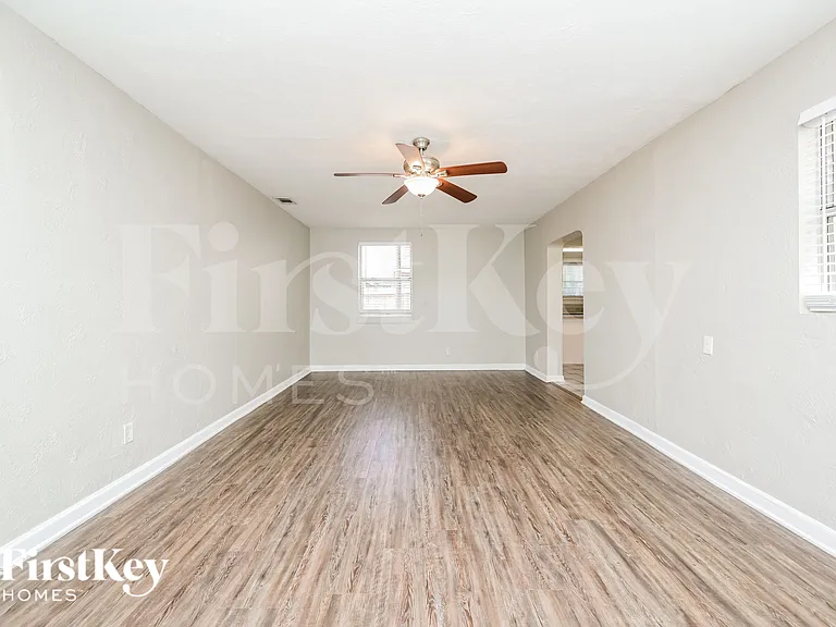 7309 N Dartmouth Ave — Photo 8