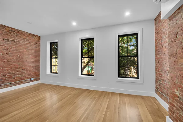 Rented by True Real Estate Group | media 8