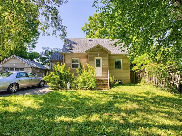 99 Mohawk Rd W, Hamilton, ON L9C 1W2