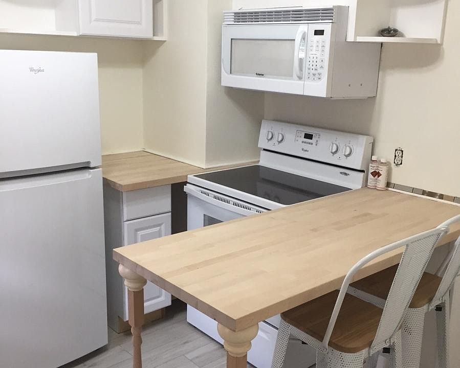 2nd image of 412 Wilcox Ct