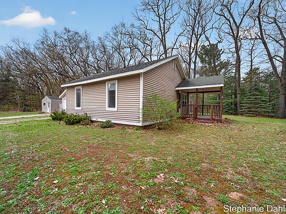 3rd image of 1093 E Giles Rd