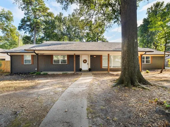 16 Broadmoor Dr, Texarkana, AR 71854