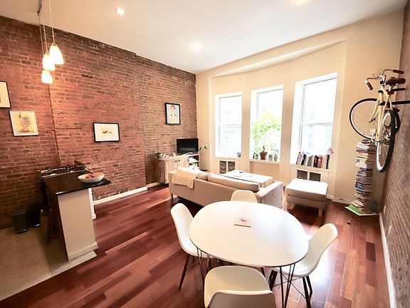 3rd image of 340 W 71st St APT 1