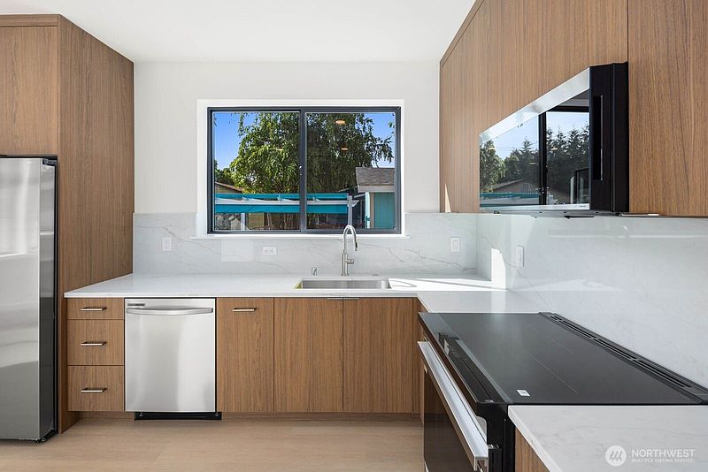 5th image of 3943 S Morgan Street #B