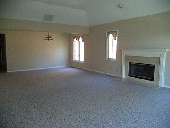 5th image of 210 Andrews Blvd