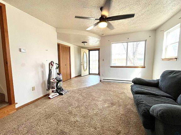 4th image of 205 Grape St