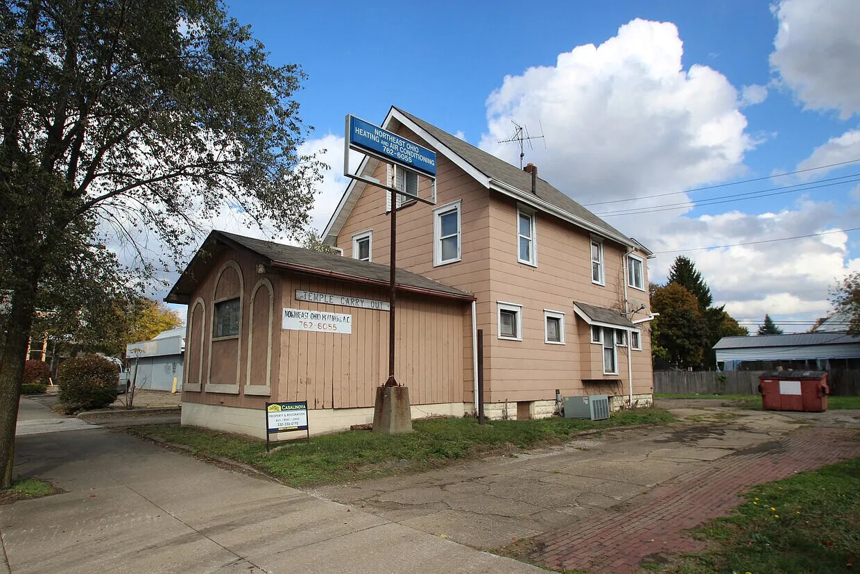 3 bed, 1.5 bath, 1926 sqft, $1,400 — Photo 1