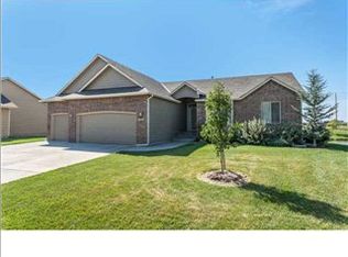 3813 N Lake Ridge Ct, Wichita, KS 67205