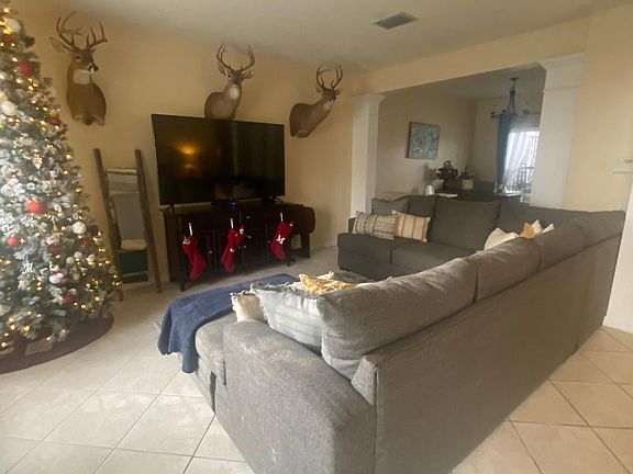 4th image of 884 W Charing Cross Cir