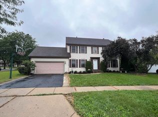 1170 Cobblers Xing, Elgin, IL 60120