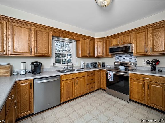 3rd image of 2103 Sarah Creek Ln