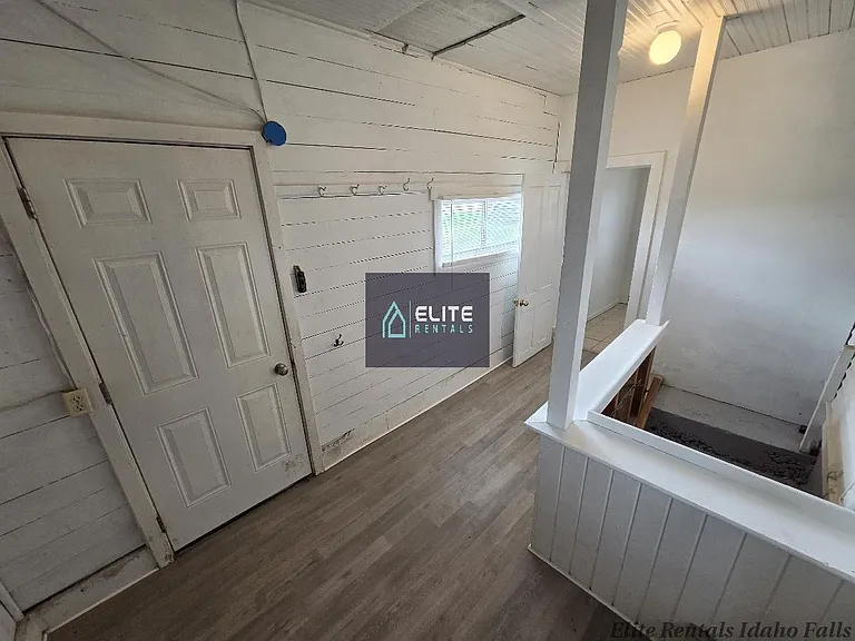12381 N 15 E — Photo 13