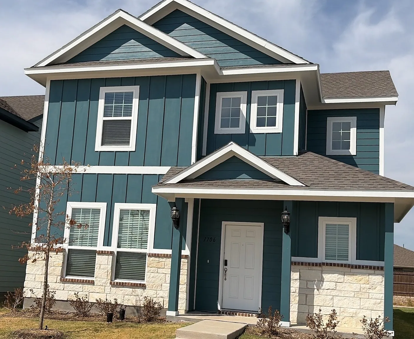 1706 Bluebonnet Ln — Photo 1