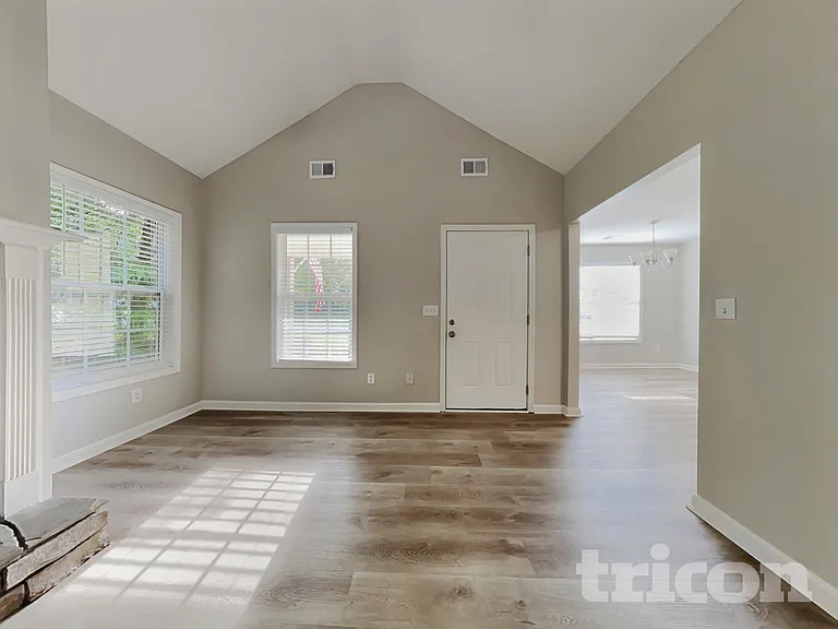 39 Lofty Pine Ln — Photo 2