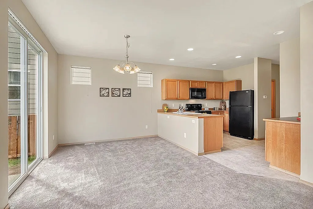 3 bed, 1854 sqft, $2,653 — Photo 4