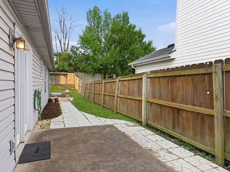 2137 Curtiswood Dr — Photo 15