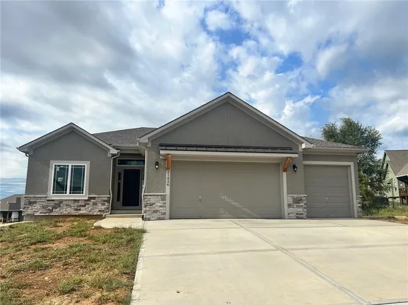 31436 W 85th Ter, De Soto, KS 66018