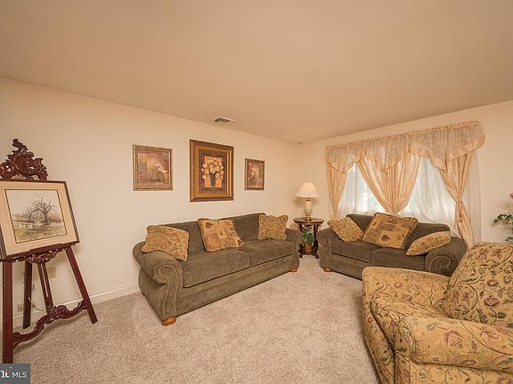 4th image of 706 Southview Dr