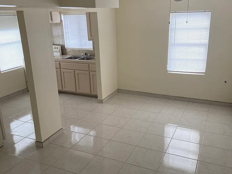 307 S Cox St #B — Photo 10