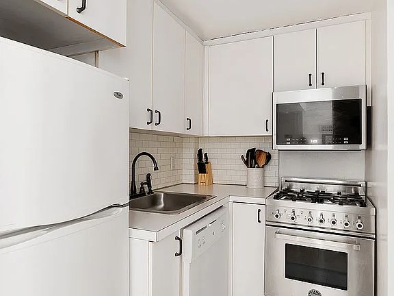 2nd image of 321 E 48th St APT 11J