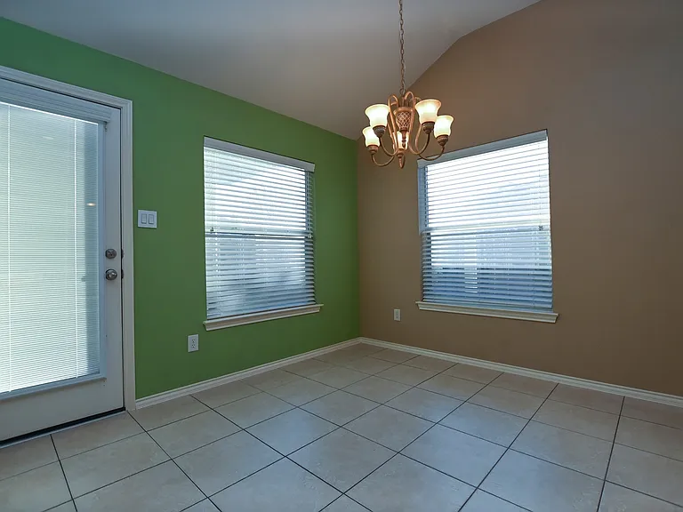 2123 Castle Gardens Ln — Photo 8