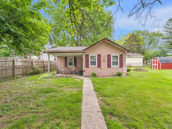 11063 Jackson St, Taylor, MI 48180
