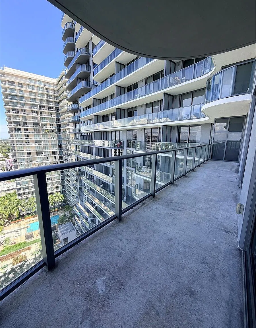 3401 Midtown Condo — Photo 2