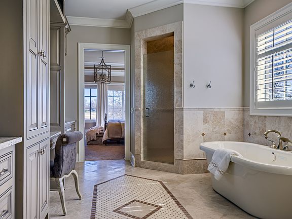 Master bath toward bedroom