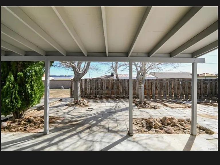 Jacaranda Ave — Photo 10