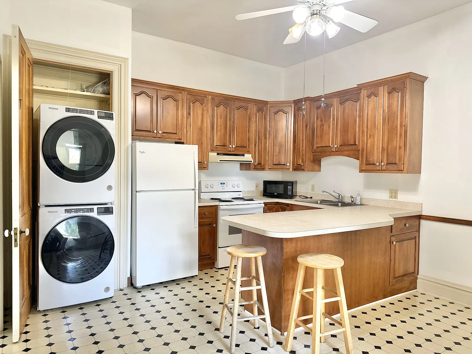 2 bed, 1.5 bath, 1000 sqft, $1,995 — Photo 3