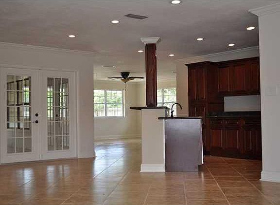 2nd image of 1842 Iris Ln
