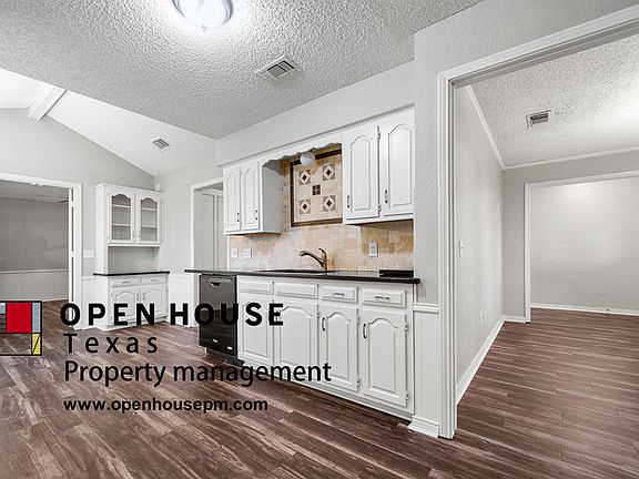 3rd image of 2209 Newcastle Cir