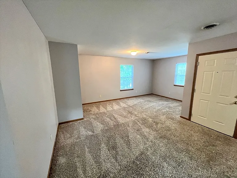 915 Colorado St — Photo 2