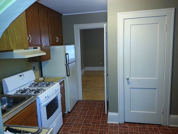 1055 Laurel Ave Unit 4 Kitchen