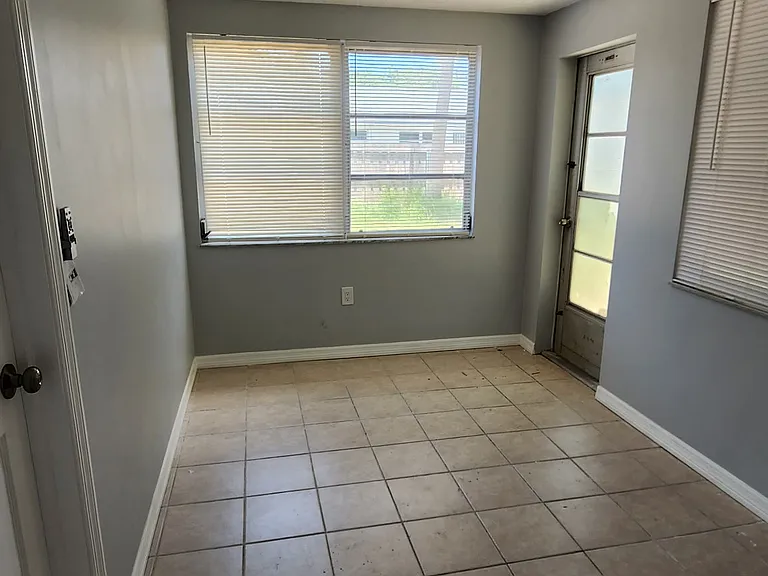 Another walk -through room